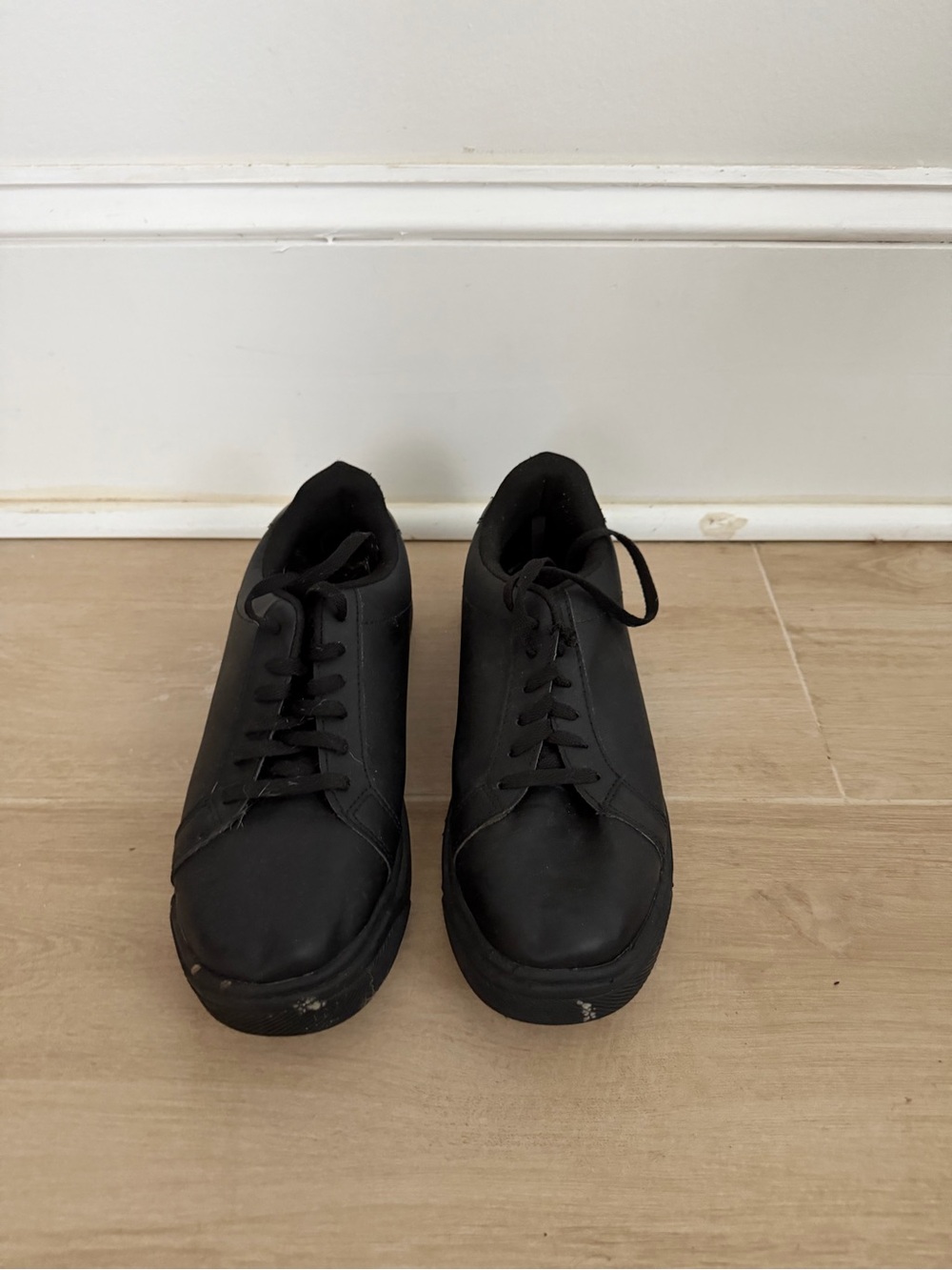 Women's Black Low-Profile Lace-Up Sneakers